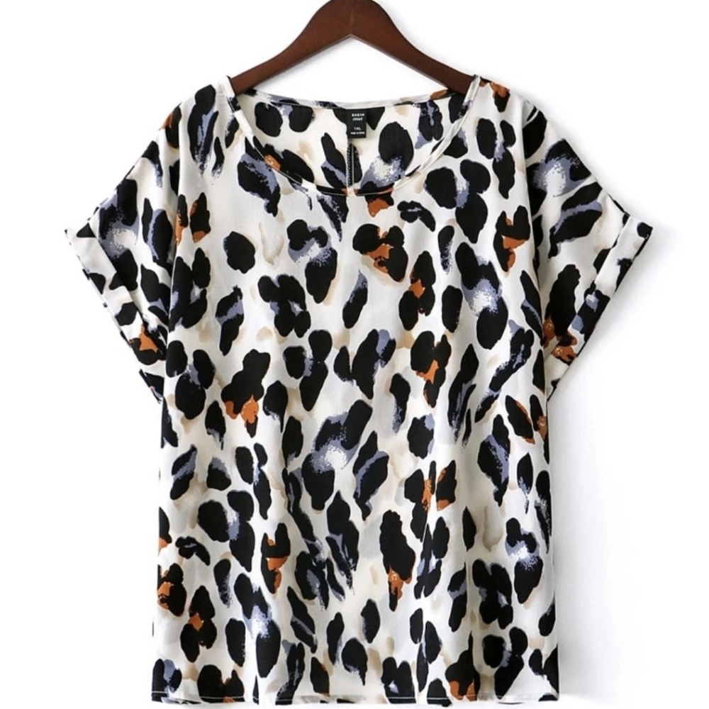 SHEIN Animal print round neck folded sleeve detail top sz. Small EUC